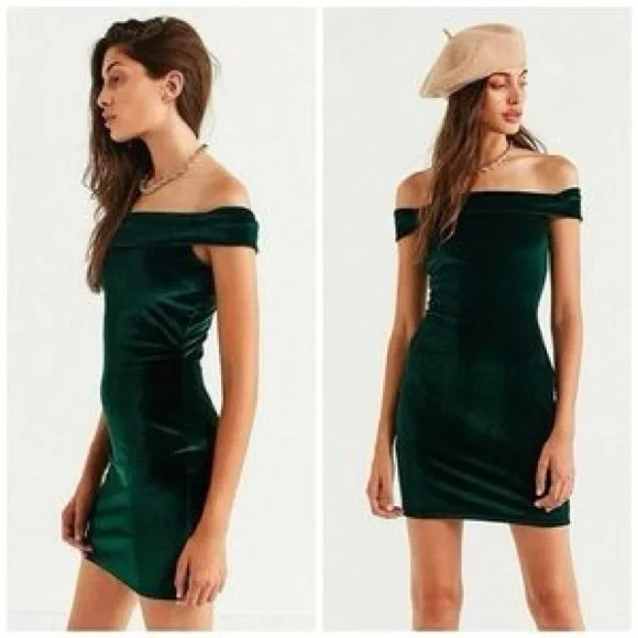 Urban Outfitters Off the Shoulder Bodycon Mini Dress in Green Velvet Size L - Picture 3 of 10